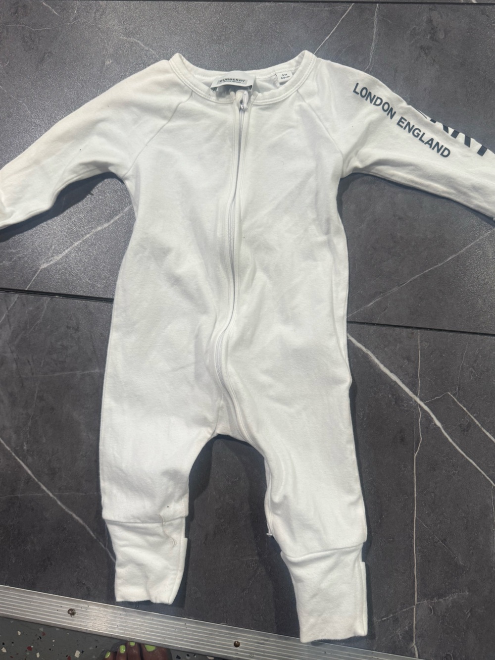 Burberry White Zip-Front Baby One-Piece with matching hat  gift set